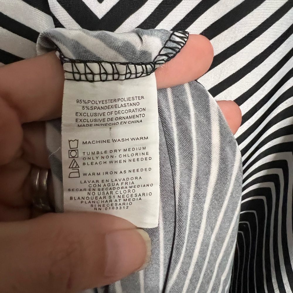 Just love black and white geometric maxi dress - Picture 10 of 10